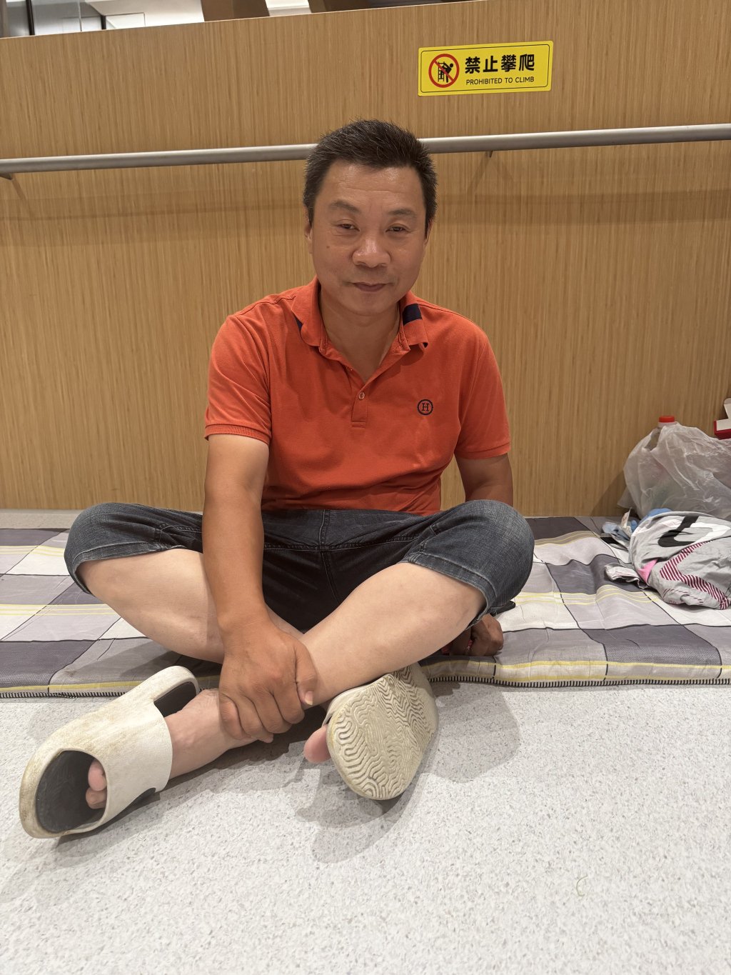 顾小松在临港少年宫休息。 澎湃新闻记者 徐亦嘉 图