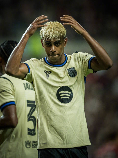 巴萨热身赛穿科比联名球衣