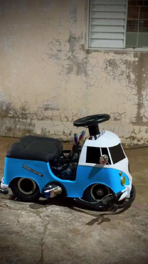 大风车吱呀吱哟哟地转 这里的风景呀真好看