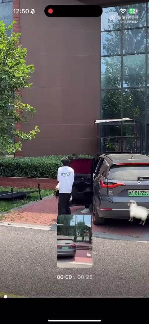 时代峰峻四代上班一辆商务车坐了14个人