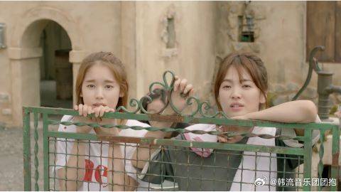 女医生看大兵出操，军官男友吃醋了，直接下令解散