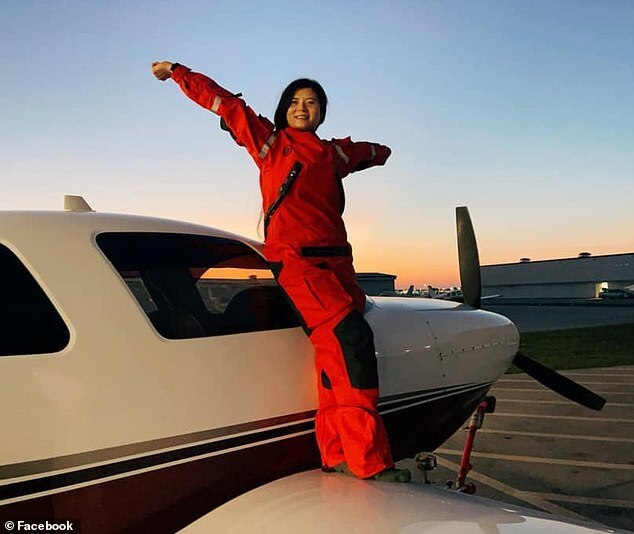 美国女飞行员驾驶飞机起飞几分钟后便失控，从空中俯冲而下，飞机残骸散落一地