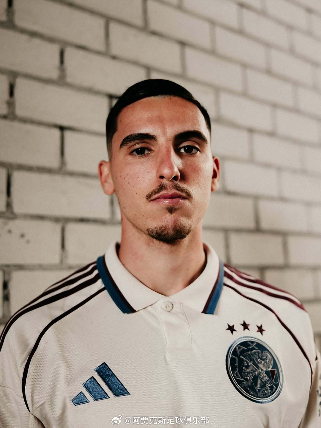 当天赋异禀的少年来到命中注定的舞台 让我们期待故事的展开