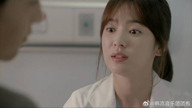 帅哥特种兵受伤，美女医生亲自上阵包扎，场面太有爱