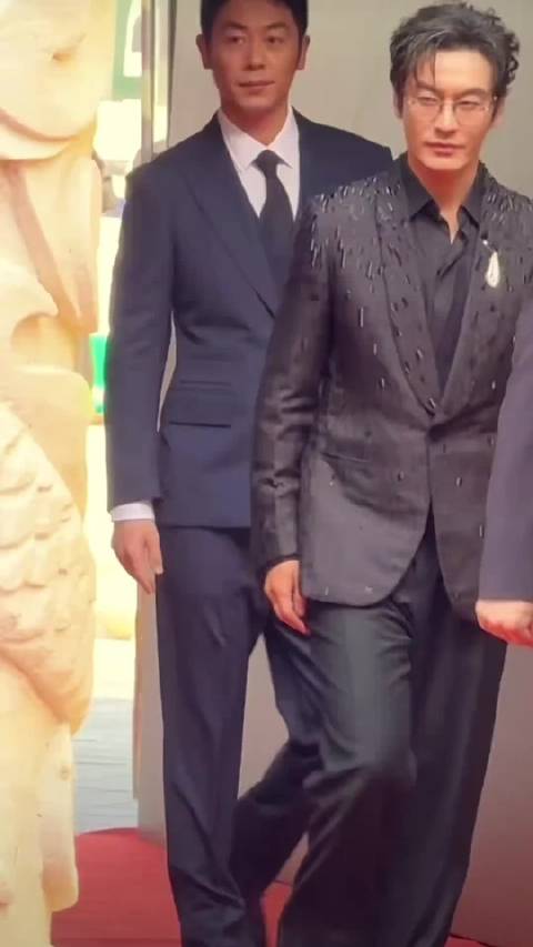 朱亚文为保角色送大闸蟹未果，闯关东成转折点