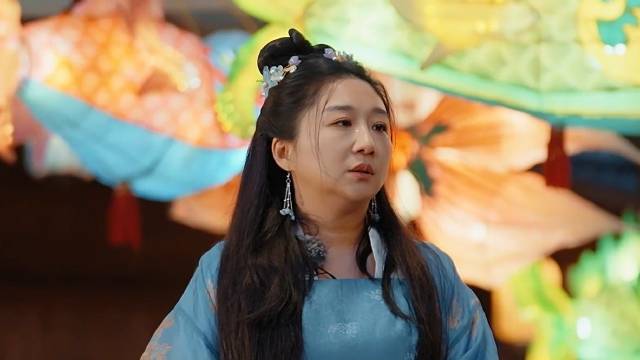 傅首尔拿到贴纸后，跑来感谢余宇涵，看他就有看小孩的感觉