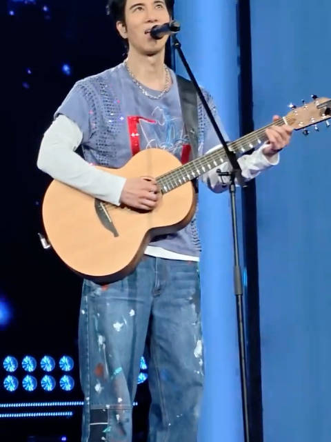 王力宏泉州首唱《丝路》致敬梁静茹，木吉他演绎20年经典