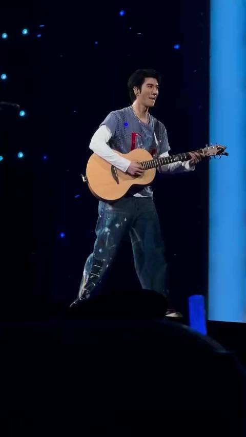 王力宏泉州站唱20年前为梁静茹创作曲《丝路》引全场合唱