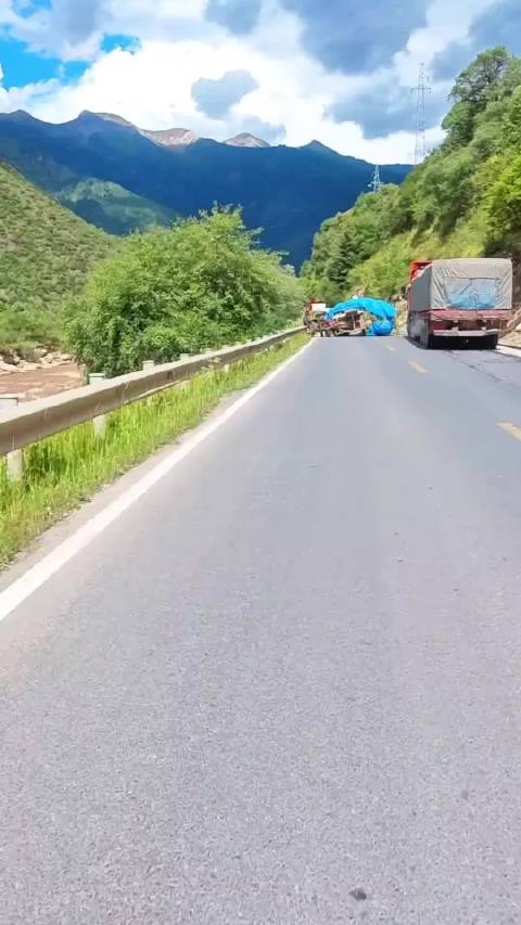 传播正能量，视频车车主是大好人啊！