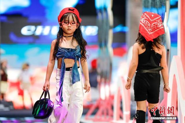 模特走秀视频儿童2016 8816-6612f76166d885bda4f8bace764ff878.jpg