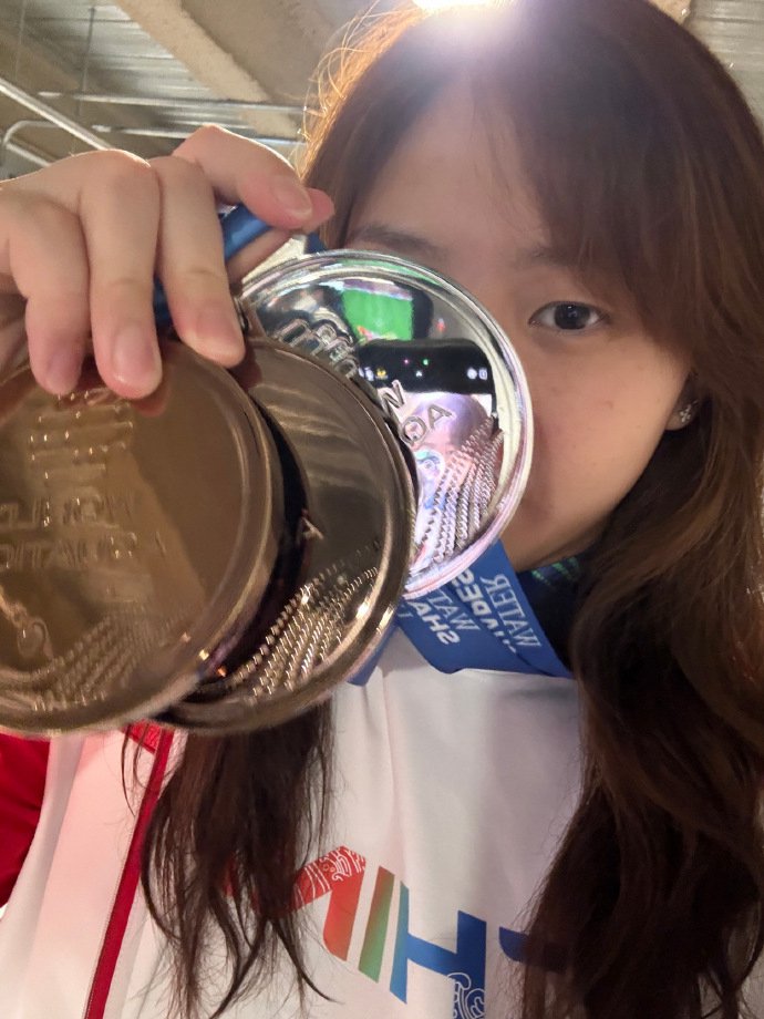 唐钱婷新加坡世锦赛夺三牌晒自拍