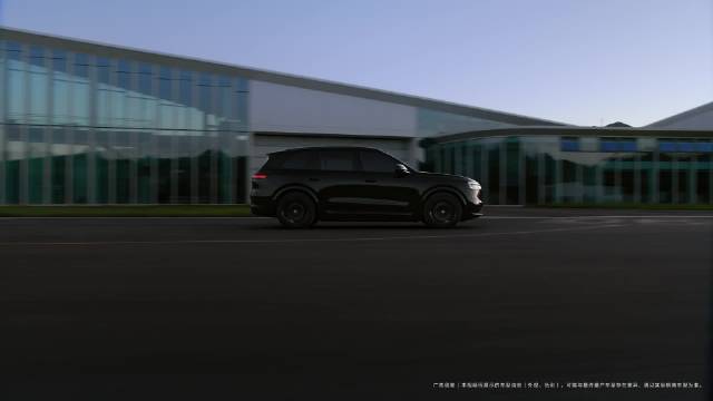 问界M7全新改款亮相，黑白双色设计引领时尚