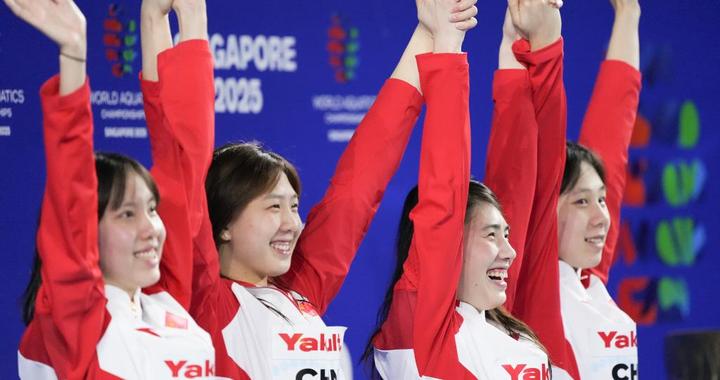 游泳世锦赛：美国队打破世界纪录 中国队收获两银两铜