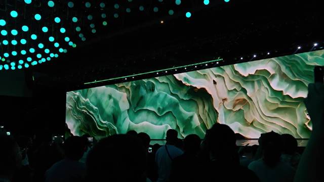 MG4新车发布，红蓝双色彰显运动风范