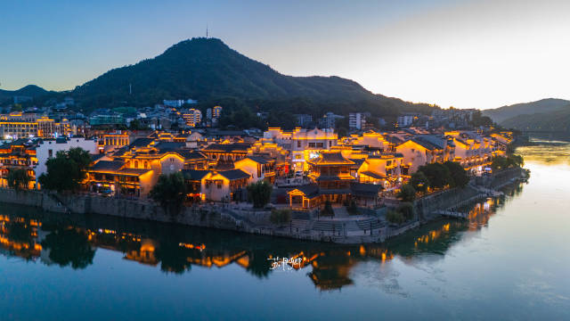 沈从文笔下'小重庆'洪江古商城，黄昏云卷华灯初上