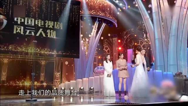 陈坤是懂占便宜的！上台亲完李小冉亲董洁万茜，一个都不放过！