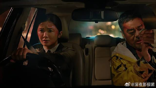 凶手系鞋带手法特殊，露出破绽