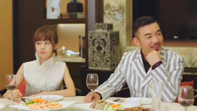 白敬亭郑合惠子《奇遇》首映同场，重现《夏至未至》8年回忆杀