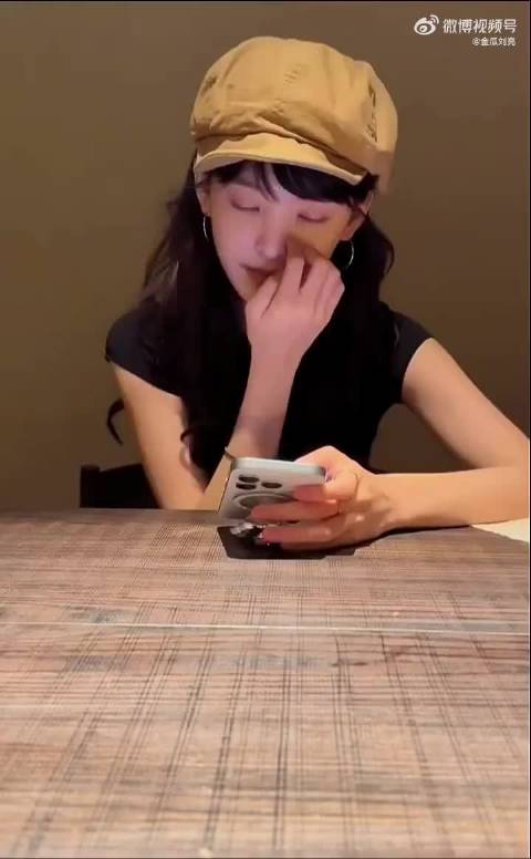 曹格赞章若楠可爱，称其唱什么都OK