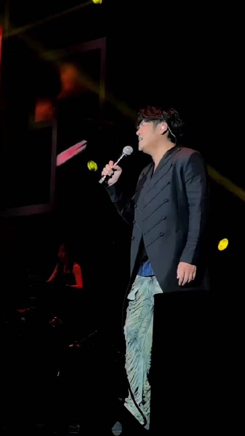 曹格《背叛》谁懂他喜欢酗酒，但是他嗓子真的很顶，这么多年还是很能打！