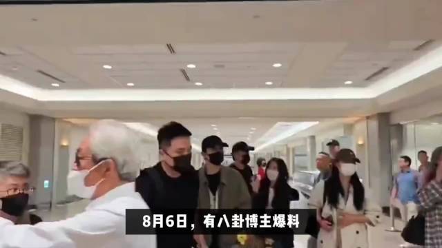 艺人易烊千玺所乘商务车与一陌生路人疑似发生刮蹭