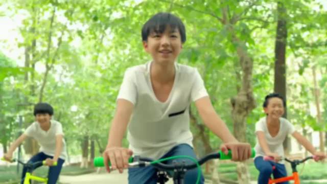 TFBOYS十二年间发布14首MV，从校服到西装成长蜕变