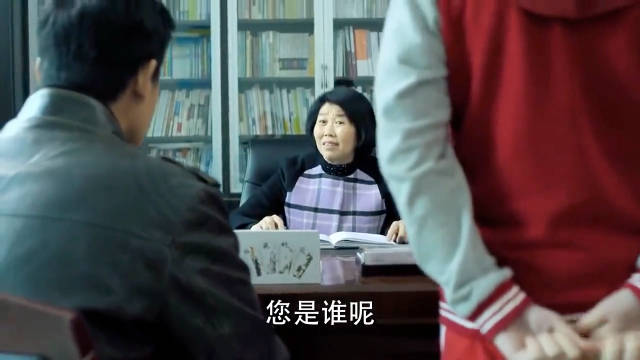 侯局长称再不懂事将亮证，原以普通人身份相处遭疏远