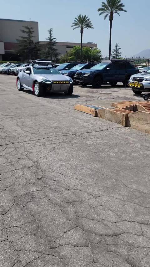 斯巴鲁 BRZ 拉力改装，纯后驱都能过交叉轴了