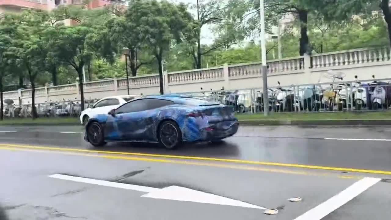 比亚迪腾势 Z 跑车最新路试视频曝光