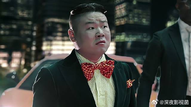 富二代向手下演示“什么是恐怖”，直接把黑人保镖吓晕了