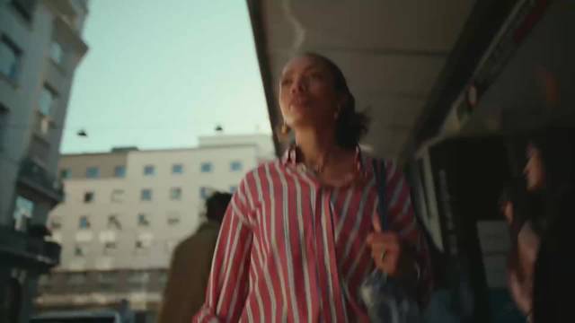 为表现畅行无阻把燃油车给炸了？雪铁龙这个广告创意好绝！