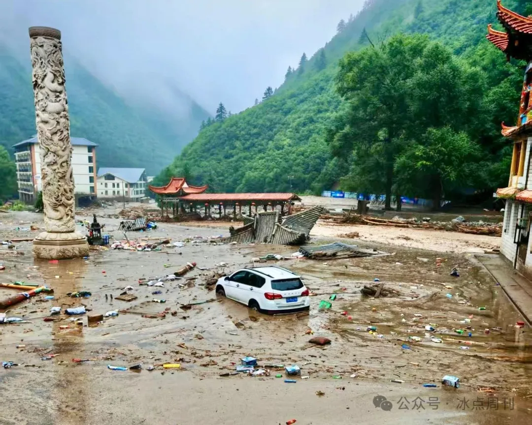 8月8日,甘肃榆中,山洪过后的兴隆山风景区。受访者供图