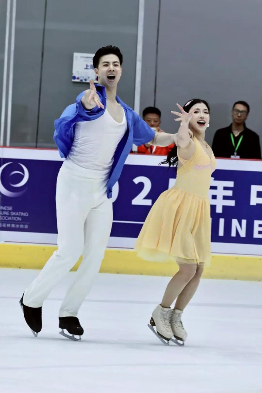 《蝙蝠侠》归来逆转夺冠 中国冰舞“头号组合”复出 目标米兰冬奥会