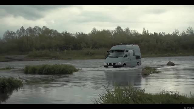 奔驰W903四驱凌特改装越野露营车，舒适性也许不咋地，但至少看起来很带感！