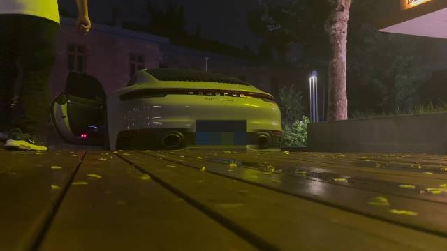 朋友们，杰瑞也是好起来了，开上911了，不得不说，这个排气真带劲啊