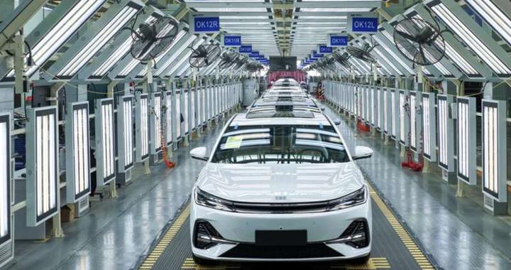 引领新能源家轿风潮，吉利银河A7上市