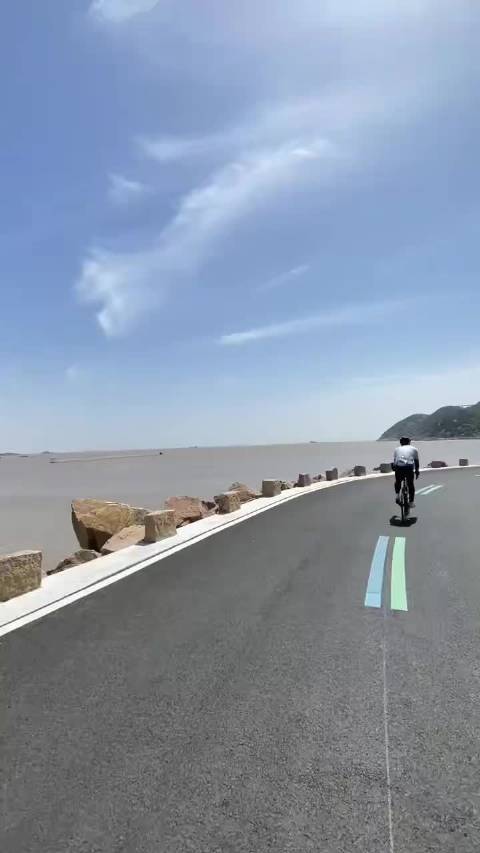 小鹏P7驰骋朱家尖大青山，科技与自然美景同框