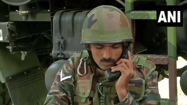 印度陆军实弹展示博福斯155毫米野战炮