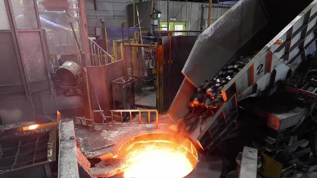 工厂实拍，一辆卡车头制造过程