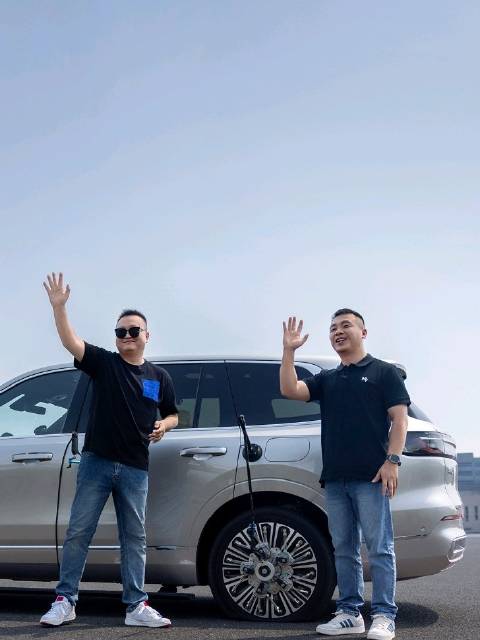 吉利高管范峻毅亲测85km/h弯道爆胎，银河M9搭载AI数字底盘技术