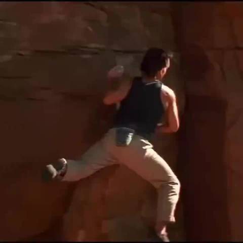 汤姆·克鲁斯拒用假悬崖亲攀岩，仅系细绳吓坏剧组