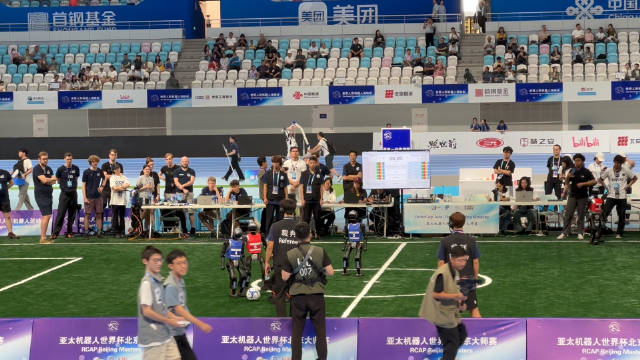 2025世界人形机器人运动会现激情场外解说