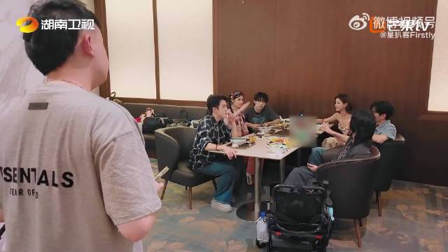 颜安因买30包泡面当选巴黎合伙人店长