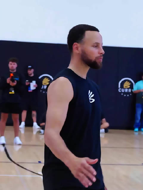 库里和小米切尔领衔的训练营对抗赛