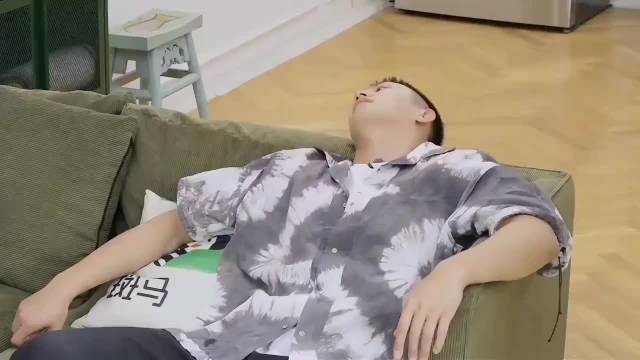 黄景瑜炫饭嘎嘎快！三秒钟让陈学冬都看傻眼了，这不妥妥八戒转世