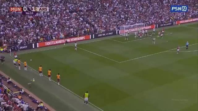 现学现用？第56分钟曼联任意球，德里赫特也尝试干扰拉亚