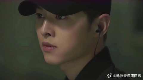 时镇带人前去营救暮烟，不料暮烟的身上被装了炸弹，计划被打乱