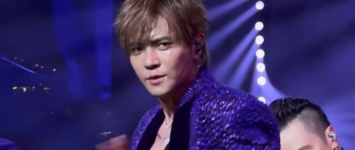 46岁罗志祥近况曝光，去国外开演唱会和粉丝挨个击掌，面僵如蜡像