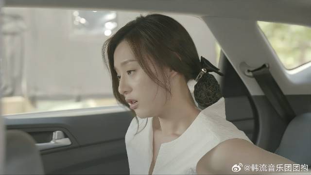 军人参加前任婚礼，校花精心打扮助攻撑场面！