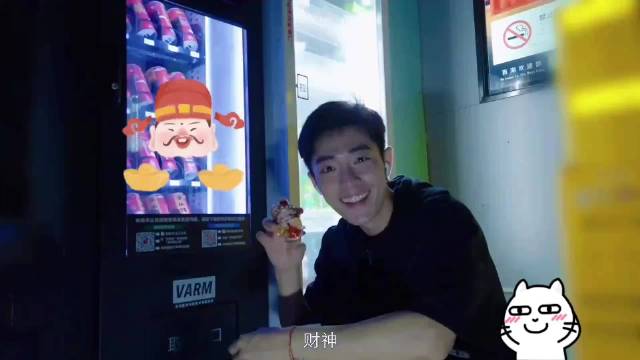 肖战低调现身千与千寻舞台剧，生图状态引热议